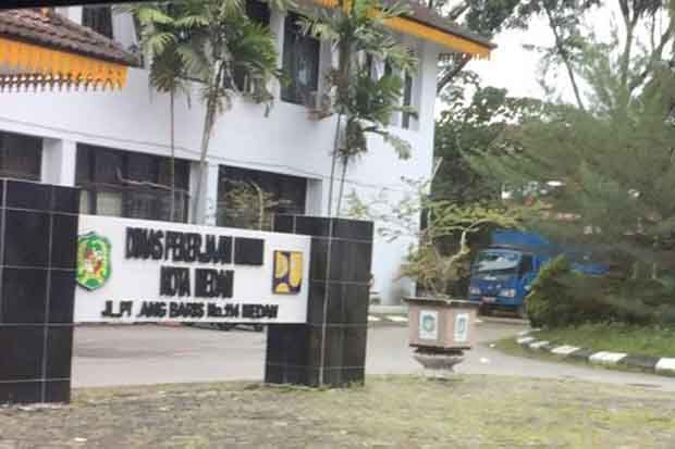 KPK Geledah Kantor Dinas PU Medan