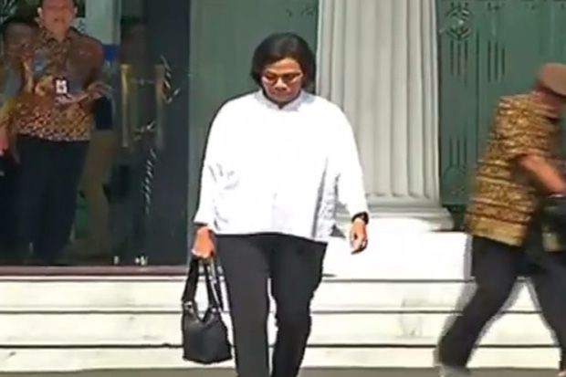 Berkemeja Putih, Calon Menteri Sri Mulyani Datangi Istana