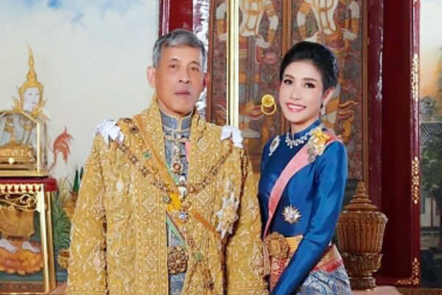 Tidak Loyal, Raja Thailand Copot Gelar Kebangsawanan Selirnya