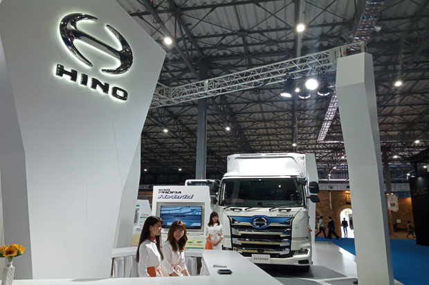 Hino Usung Tema Transporting Every Happiness di TMS 2019