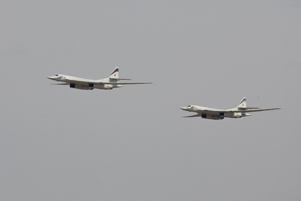 Rusia Kerahkan 2 Pesawat Pembom Nuklir Tu-160 ke Afrika Selatan
