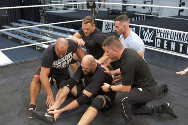 Jelang Duel, Braun Strowman Serang Tyson Fury Saat Latihan