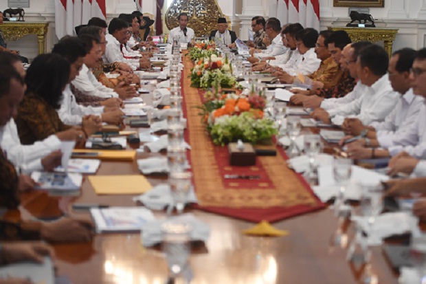 Jokowi Ingatkan Jangan Lagi Ada Menteri yang Bolos Rapat Menko