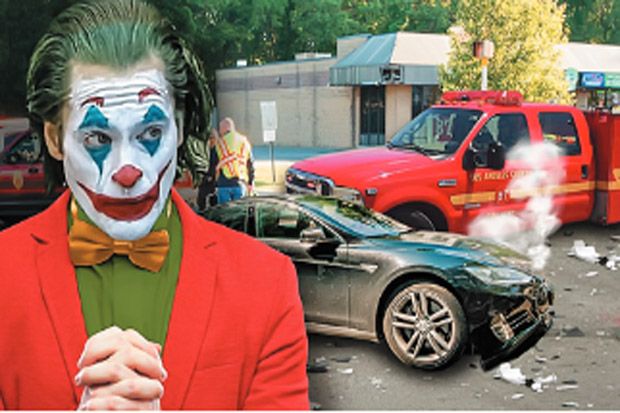 Kendarai Tesla, Aktor Joker Tabrak Mobil Damkar