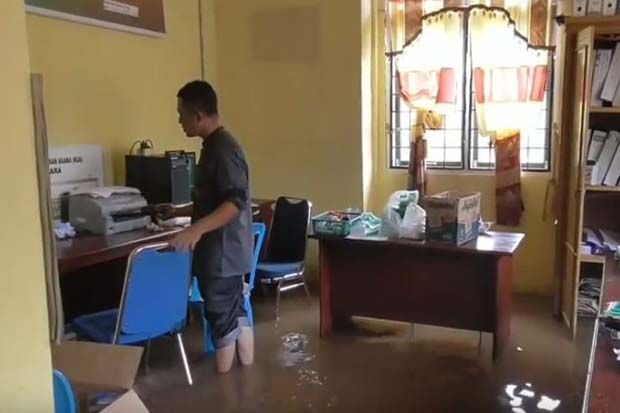 Ruangan Terendam Banjir, Sekolah dan Perkantoran di Aceh Singkil Libur