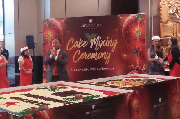 JW Marriott Jakarta Kembali Gelar Cake Mixing Ceremony
