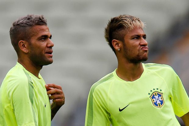 Dani Alves Kritik Neymar: Jangan Seperti Anak Kecil!