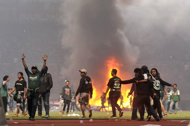 Persebaya Kalah, Stadion Gelora Bung Tomo Membara Dibakar Bonek