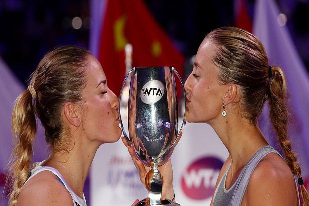 Kemenangan Sempurna Babos/Mladenovic Pertahankan Trofi Final WTA