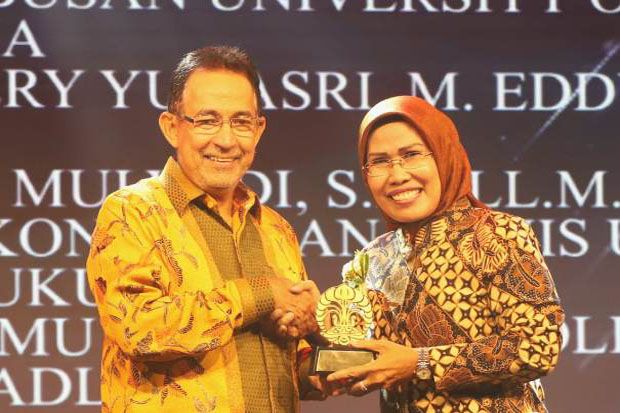 Peduli Pendidikan, Bupati Serang Raih Penghargaan dari Universitas Indonesia