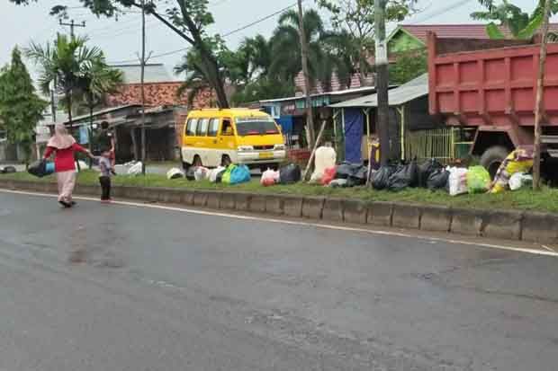 Dinas Kebersihan Kota Palembang Kewalahan Angkut Sampah