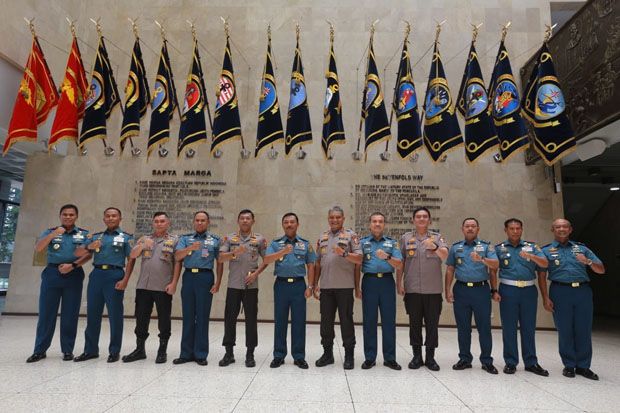 Jaga Soliditas, Kapolri Kunjungi TNI AL dan Mabes TNI