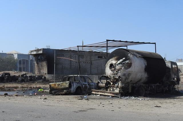 Houthi Tembakkan Rudal dan Drone ke Pelabuhan Mokha Yaman