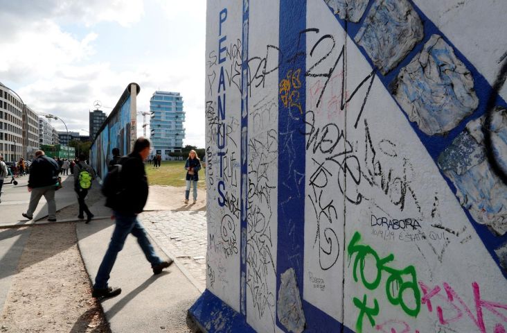 Tiga Dekade Berlalu, Warga Jerman Kenang Runtuhnya Tembok Berlin