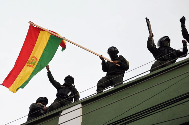 Polisi Bolivia Memberontak Menentang Evo Morales