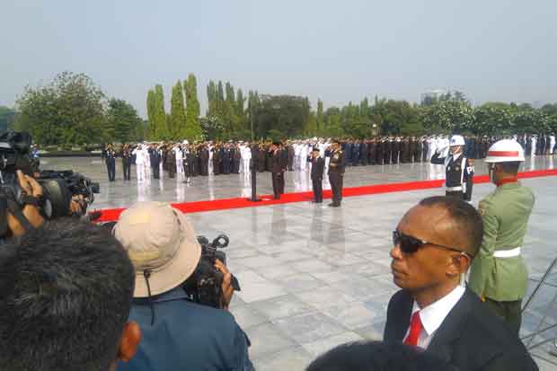 Jokowi Pimpin Upacara Peringatan Hari Pahlawan di TMP Kalibata
