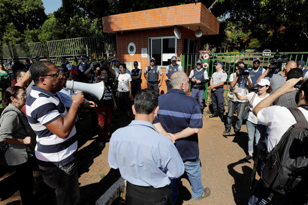 Pendukung Juan Guaido Invasi Kedutaan Venezuela di Brazil