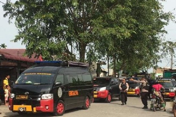 Polisi Bawa Barang Milik Pelaku Bom Bunuh Diri di Mapolrestabes Medan