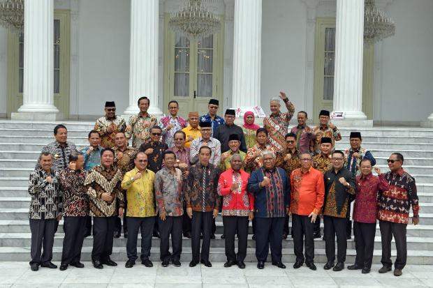 Gubernur Gorontalo Tampil Beda di Istana Presiden