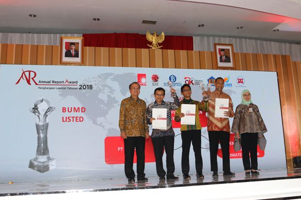 Terapkan Keterbukaan Informasi, Bank DKI Raih Annual Report Award