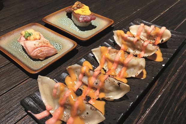 Menimati Sushi dan Salad Bowl Racikan Sendiri di Maki-San