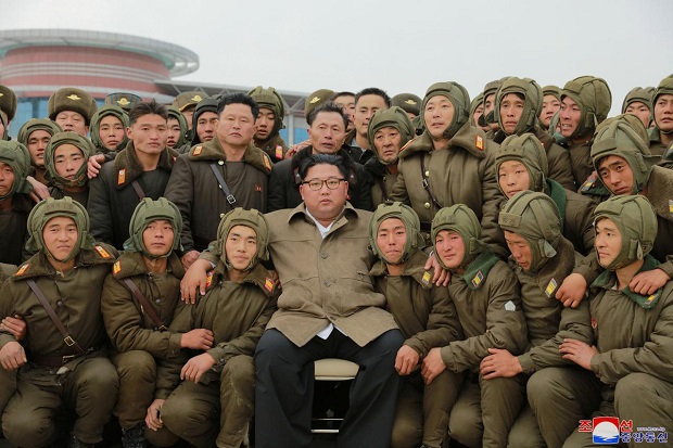 Kim Jong-un Awasi Latihan Perang Angkatan Udara Korut