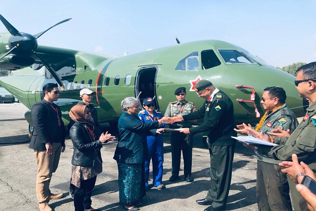 Dibeli Nepal, Pesawat CN-235-220 Buatan RI Terbang di Langit Himalaya