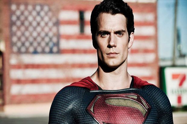 Henry Cavill Tegaskan Dirinya Masih Superman di DCEU