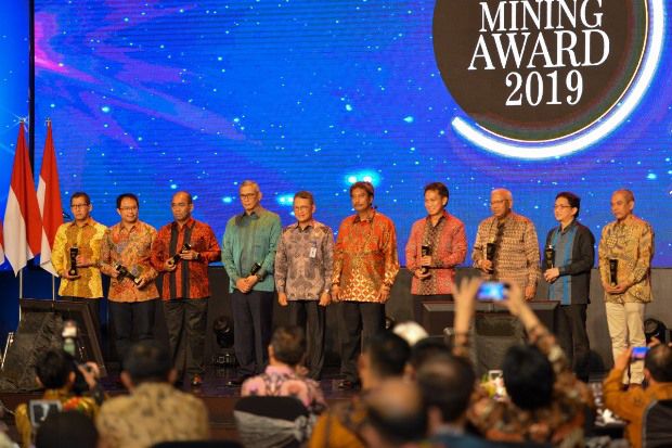 3 Anggota MIND ID Raih Indonesia Mining Association Awards 2019