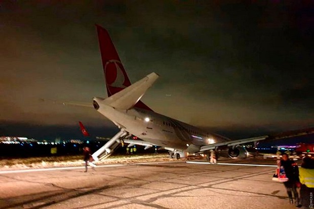 Turkish Airlines Terkoyak Angin Kencang, Ratusan Penumpang Panik