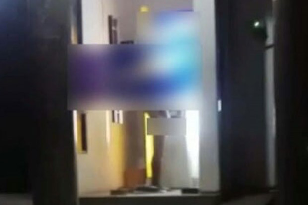 Viral, Pria Ini Nekat Masturbasi di Ruangan Mesin ATM