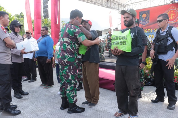 Gelar Baksos, Panglima TNI Minta Warga Papua Melapor Jika Ada Masalah