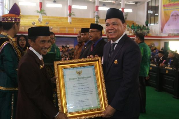 Gemilang Awards untuk Roem Kono dari Pemkab Gorontalo