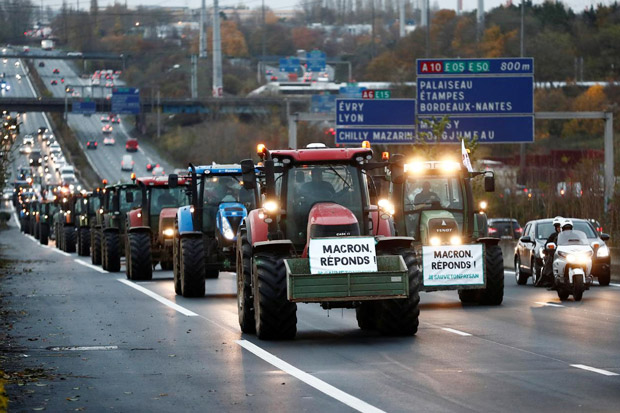 Protes Kebijakan Pertanian, Seribu Traktor Kepung Paris