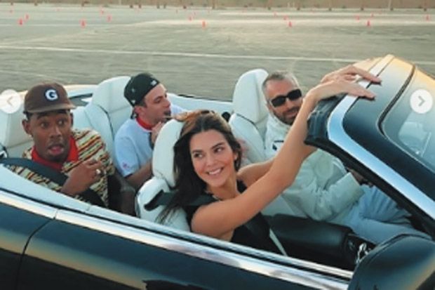 Ultah Kendall Jenner Bawa Koleksi Mobil ke Sirkuit