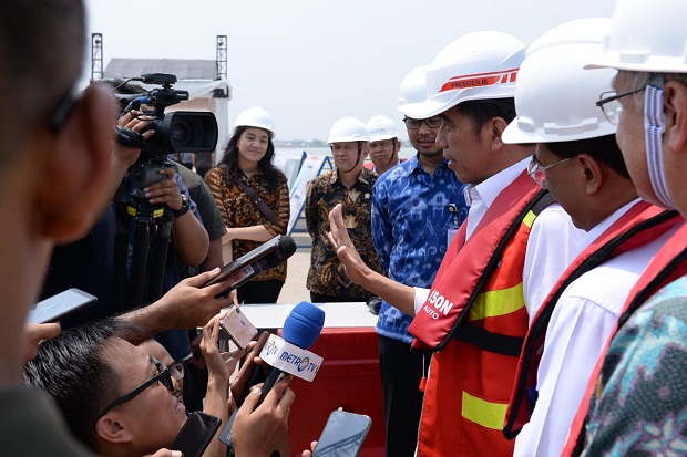 Saat Presiden Jokowi Ajak Dua Staf Khusus Milenial Kunjungan Kerja