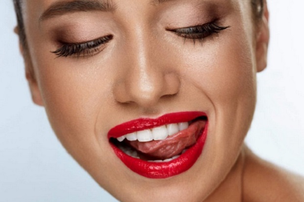 6 Kesalahan Pakai Lipstik, Mulai Salah Warna hingga Bibir Pecah-pecah