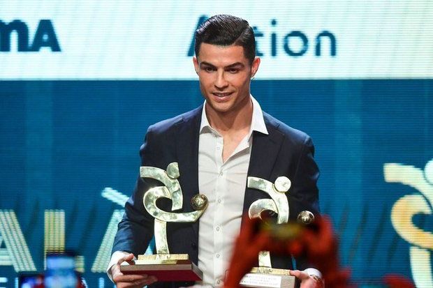 Gagal Rebut Ballon dOr, Ronaldo Dapat Hadiah Hiburan