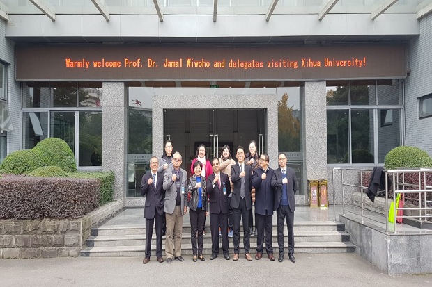Rektor UNS Resmikan Pusat Penelitian Budaya Jawa-Sichuan di China