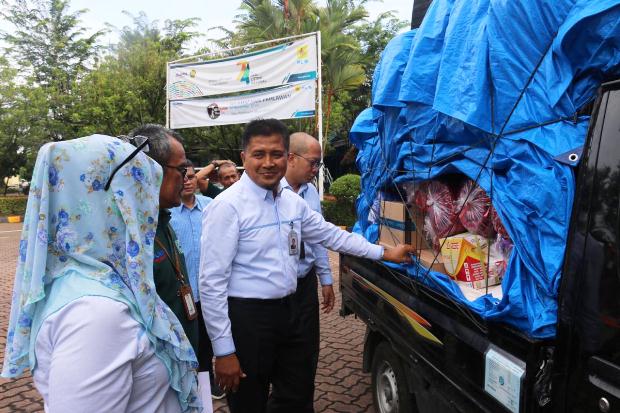 PLN Peduli Serahkan Bantuan ke Korban Banjir Solok Selatan