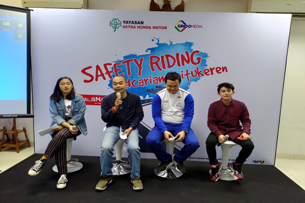 Yayasan AHM Bagi-Bagi Ilmu Safety Riding kepada Siswa SMA