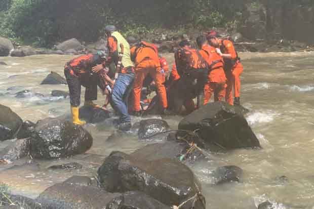 Terseret Banjir Bandang di Sungai Cidadap, Pencari Ikan Ditemukan Tewas