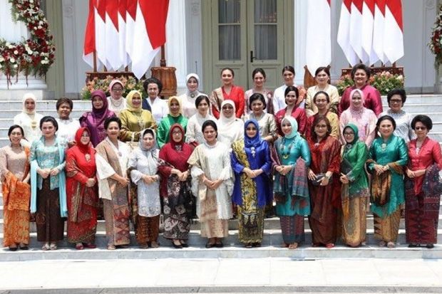 Lewat Jalan Sehat, Para Istri Menteri Adakan Berbagai Program Sosial