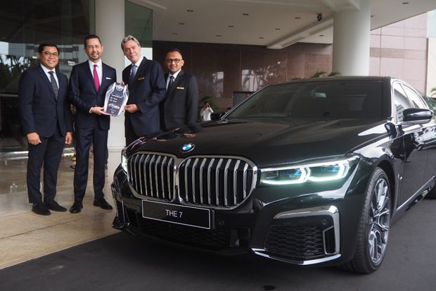 Mobil Mewah BMW Ditugaskan Antar-Jemput Tamu Grand Hyatt Jakarta