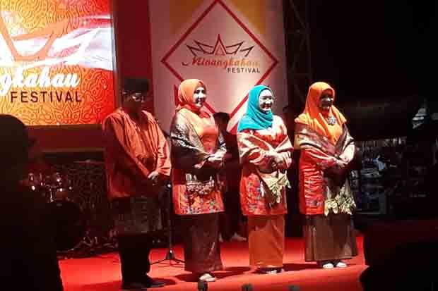 Istri Ma\ruf Amin Buka Minangkabau Festival di Taman Mini Indonesia Indah