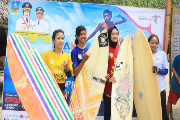 Peselancar Nasional dan Mancanegara Ramaikan Anyer Surfing Competition