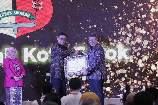 Kota Solok Terima Penghargaan Top 30 Pengelolaan Pengaduan Pelayanan Publik