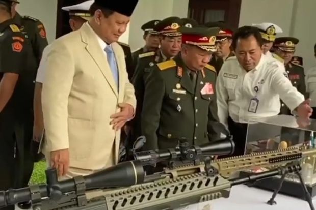 Ditemui Menhan Laos, Prabowo Pamerkan Senjata Buatan Lokal