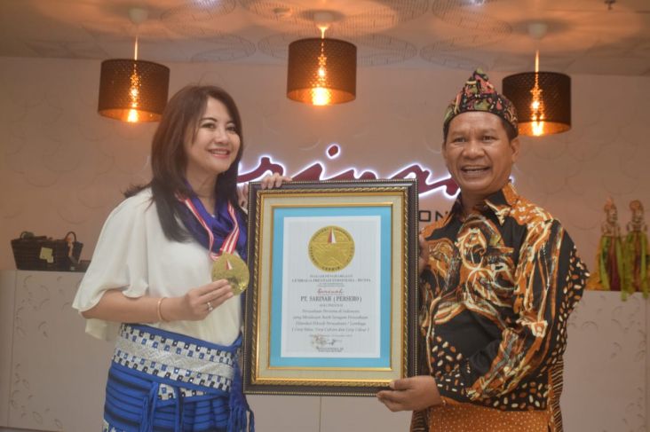 Desain Batik Seragam Perusahaan Sarinah Raih Penghargaan Leprid