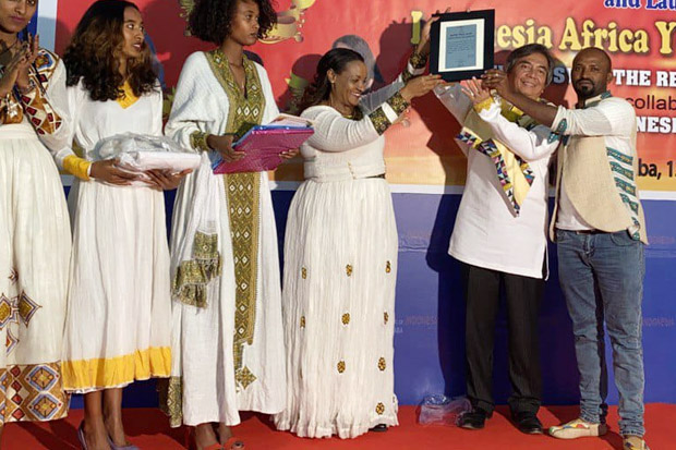 Dubes Indonesia Terima Penghargaan dari Ethiopia